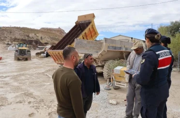 Vatandaşlara kadına şiddetle mücadele anlatıldı 