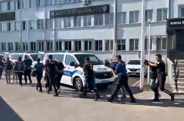 Vatandaşlara zorla hesap açtırıp kara para aklayan şahıslara baskın 