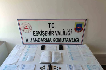 Vatandaşlara zorla senet imzalatarak borçlandıran şahıslar jandarma tarafından yakalandı 