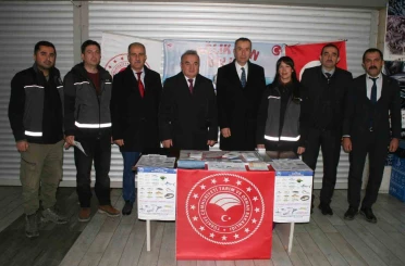 Vatandaşları bilgilendirmek için pazarda "Sağlık için Balık" konulu stant kuruldu 