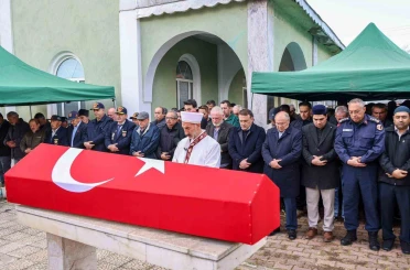 Vefat eden Kıbrıs gazisi son yolculuğuna uğurlandı 