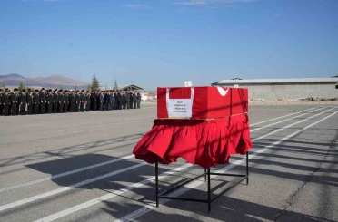 Vefat eden komutan için askeri tören düzenlendi 