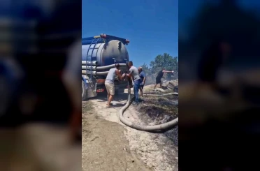 Vidanjördeki kanalizasyon suyuyla alevlerin önünü kestiler 
