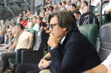 Vincenzo Montella, Kocaelispor-Samsunspor maçını tribünden takip ediyor

