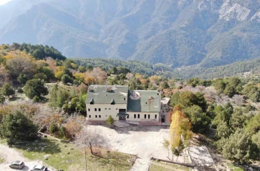 Viraneye dönen Paşa Yaylası Oteli ayağa kalkacağı günü bekliyor 