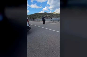Viyadükten atlamak isteyen şahsı kaymakam ikna etti 