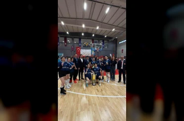 Voleybol turnuvasında Kazakistanlı öğrenciler şampiyon oldu. 