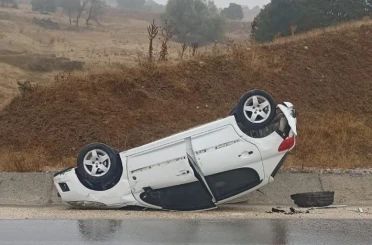 Yağış beraberinde kazayı getirdi; 2 kişi yaralandı 
