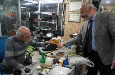 Yağışlar başladı, ayakkabı tamircilerinin yüzü güldü 