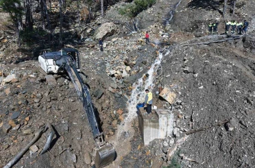 Yağışlarda zarar gören su isale hattı yenileniyor 