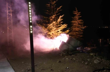 Yağmur kısa devre yaptırdı, elektrik kablosu alev alev yandı 