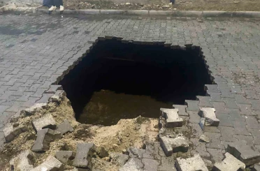 Yağmurun çökerttiği yolda insan kemikleri bulundu 