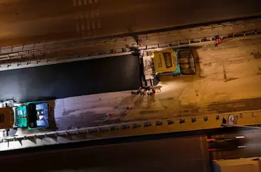 Yahya Kaptan Köprüsü’ne gece mesaisiyle 611 ton asfalt serildi
