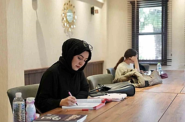 Yahya Kemal Kitap Köşkü gençlerden yoğun ilgi görüyor 