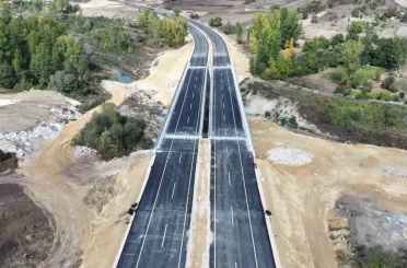 Yaklaşık 4 milyar TL proje bedelli yolda çalışmalar sürüyor 