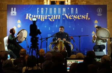 Yakutiye Medresesi’nde santurun zarif nağmeleri yankılandı 