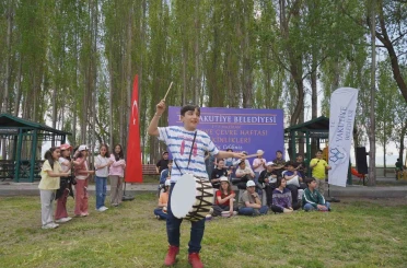 Yakutiye’de çocuklar "sıfır atık şenliği" ile hem eğlendi hem doğayı yeşertti 
