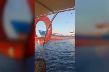 Yalova açıklarında su tankeri tekneye çarptı: 2 kişi denize atlayarak kurtuldu 