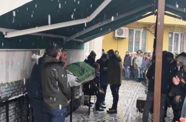 Yanan aracın içinde ölü bulunan genç müteahhit son yolculuğuna uğurlandı 