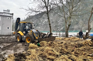 Yanan mobilya atölyesinde hasar tespit çalışması 