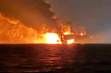 Yangın çıkan geminin ardından tanker de patlama yaşandı