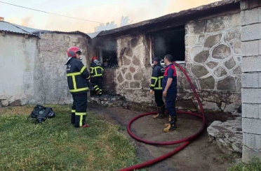 Yangına uykuda yakalanan 22 kişilik aile kurtarıldı 