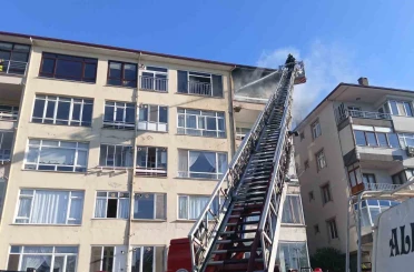 Yangında mahsur kalan kadın ve çocuk kurtarıldı 