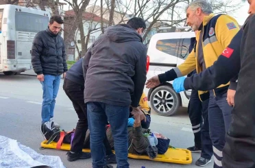 Yaralı motosiklet sürücüsü yaralı annesinin elini tutup moral verdi 