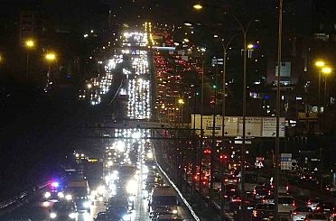 Yarıyıl tatilinin ardından D-100’deki trafik yoğunluğu havadan görüntülendi 