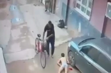 Yasak ilişki cinayeti kamerada: Görüntülere bıçaklama anları yansıdı 