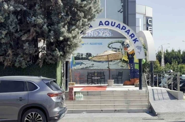 Yaşı küçük temizlikçi havuz kaydırağından düşüp ağır yaralandı 