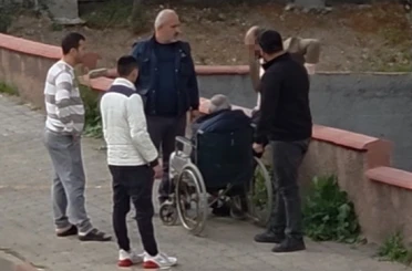 Yaşlı babasına sert çıkan şahıs, yanlış anlaşılınca darp edildi 