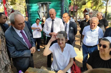 Yaşlılar gençlere taş çıkarttı 