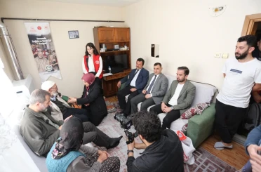 Yaşlıların ayağına doktor, berber ve tesisatçı gitti, dünyalar onların oldu 