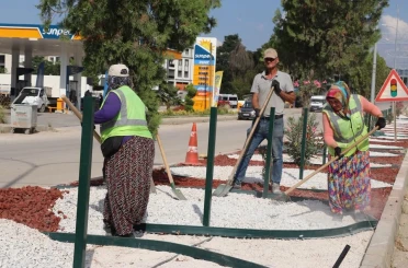 Yaya güvenliği için orta refüjlere demir çit 