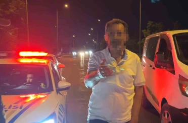"Yazıklar olsun" dedi, basın mensubuna tükürdü 