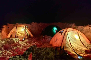 Yazın dalgalanan bayrak kışın buz kesti, o anlar görüntülendi 