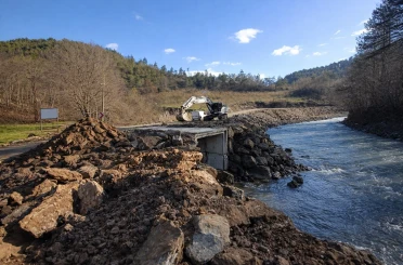 Yedigöller grup yolunda kutu menfezler yerleştiriliyor 