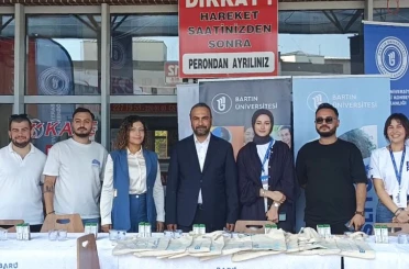 Yeni öğrencileri rektör karşıladı 