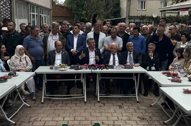 Yeni Parti Genel Başkanı Özel, Bursa’da çiftçilerle bir araya geldi
