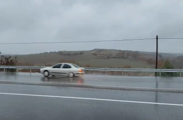 Yeni yapılan yolda yaşanan çökme kazalara daveti çıkarıyor 