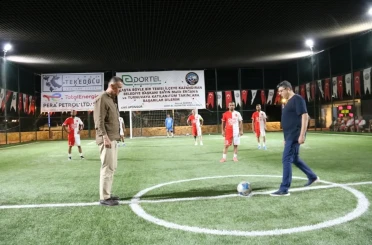 Yenipazar’da Mahmut Öz Halı Saha Turnuvası başladı 