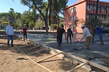 Yenipazar’da spor alanı ve cadde çalışmaları sürüyor