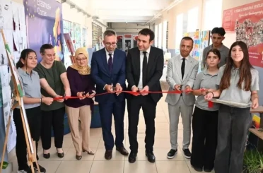 Yenipazar’da yıl sonu sergisi açıldı 