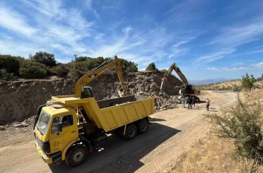 Yenipazar’da yol genişletme çalışmaları sürüyor 
