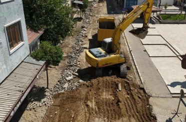 Yenipazar’da yol yenileme çalışmaları Yörük Ali Efe Caddesi’nde sürüyor 