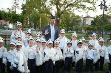 Yenişehir Belediye Başkanı Ercan Özel: "Beşikten mezara kadar yanınızdayız" 