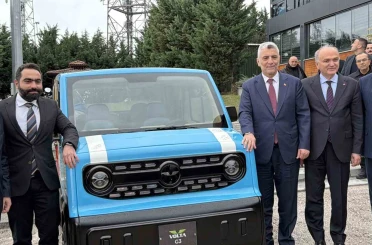 Yerli üretim elektrikli araca, Bakan Bolat hayran kaldı 