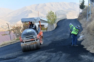 Yeşilyurt Belediyesi, Banazı’nın yollarını yeniliyor 