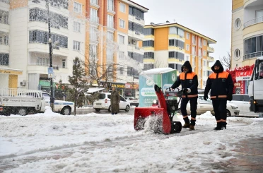 Yeşilyurt Belediyesi karla mücadele ekiplerinden kesintisiz hizmet 